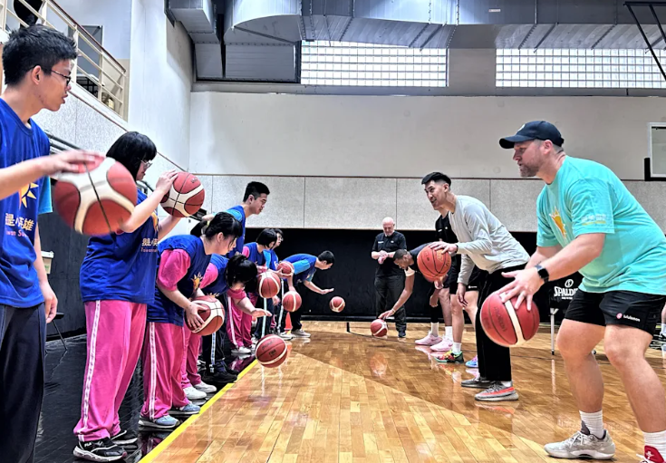 新北國王隊引領特教小英雄 挑戰夢想三分球(另開新視窗)